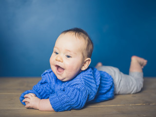 Naklejka premium Baby learing to crawl