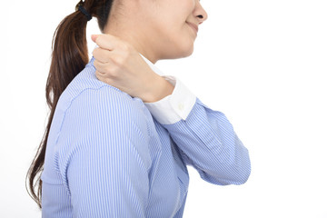 肩こりに悩む女性