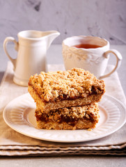 Crumble cakes with apple