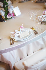 A card with a name on the wedding table