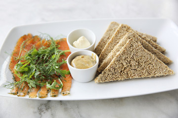 Smoked salmon gravlax with bread