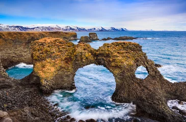 Zelfklevend Fotobehang Natural rock gate in Arnarstapi, Snafellsnes peninsula, Iceland © lkunl