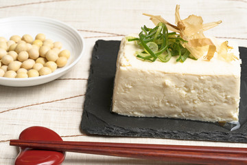 Tofu with green onion and dried bonito - 144726598