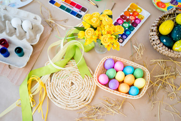Obraz na płótnie Canvas Easter eggs and brushes
