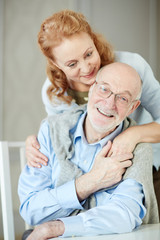 Obraz premium Cheerful seniors enjoying being together