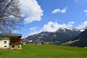 Fototapeta na wymiar Mittelberg-Kleinwalsertal (Vorarlberg)