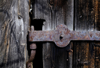 Vor Schloss und Riegel 