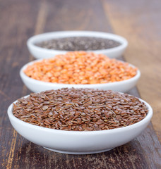 seeds / Porcelain beans with linseed, red lentils and chia seeds