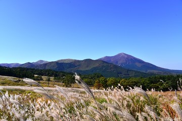 Fototapeta premium 牧ノ戸峠から九重を登山