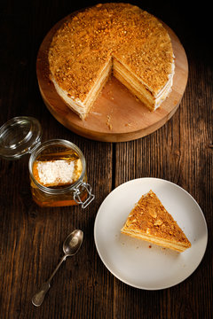 homemade honey cake according to the traditional recipe