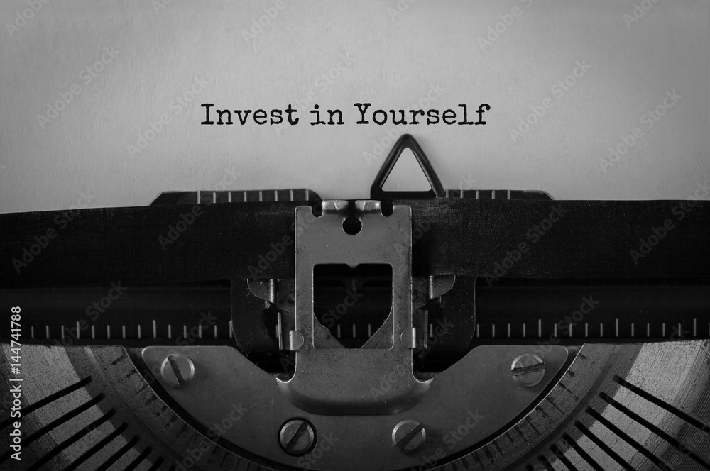 Aufkleber Text Invest in Yourself typed on retro typewriter