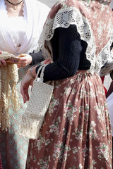 Femmes en costume Provençal
