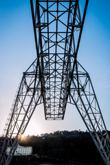 Grue sur les quais de Saône dans le quartier de Confluence à Lyon