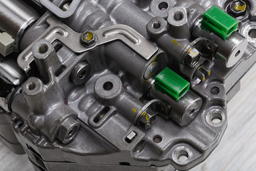 Mechanical part with metal components and hydraulic valves