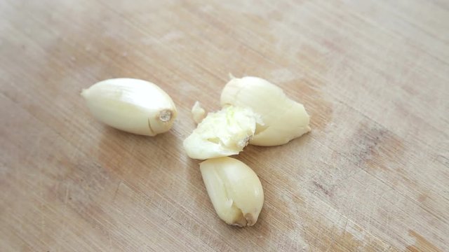 Peeling garlic cloves