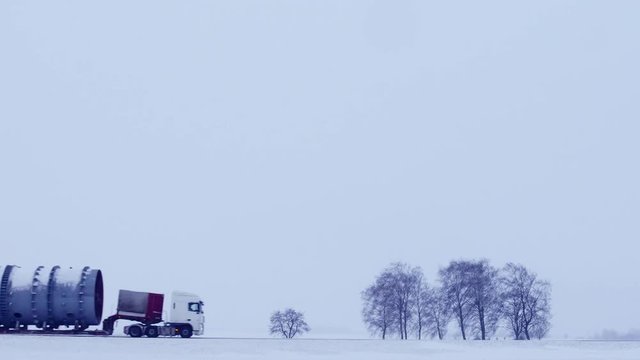 Transportation of oversized cargo in winter.