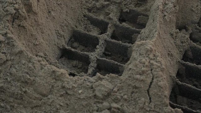 Through the bars, sand is sieved to make asphalt on the plant . Fine crushed stone is divided into different size fractions by means of a screen. At the factory, the asphalt mixture is passed through