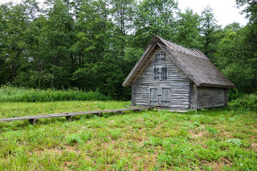 Forest hut free to use in Estonia