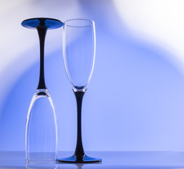 Naklejka premium Silhouette champagne glasses black and white