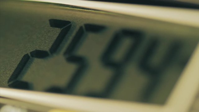 Precision measuring instrument. Thickness measuring device. Numbers on the electronic caliper display