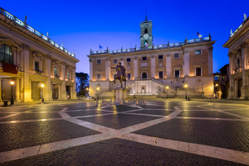 Obraz premium Piazza del Campidoglio and Emperor Marcus Aurelius Statue in the Morning, Rome, Italy