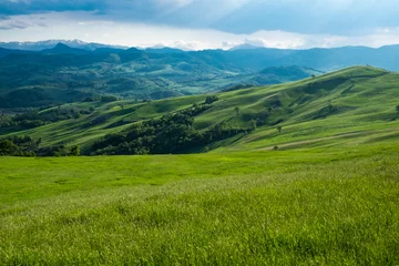 Fototapeten Hügelige Landschaft im Apennin © andrix