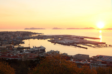 Fototapeta premium beautiful golden sunset in Vigo city in Spain, the longest city of Galicia