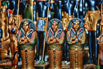 Close up Old Egyptian pharaoh Statues (Souvenirs) - obrazy, fototapety, plakaty