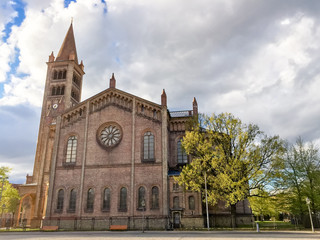 Peter-und-Paul-Kirche Potsdam – das Kirchenschiff am Abend