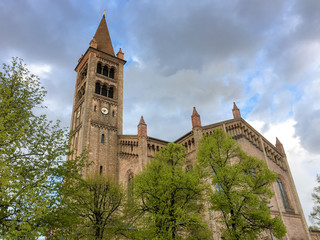 Fototapeta na wymiar Peter-und-Paul-Kirche Potsdam vor wolkigen Abendhimmel