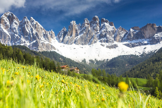 Villn&ouml;sstal in S&uuml;dtirol, Blick zur Geisslergruppe
