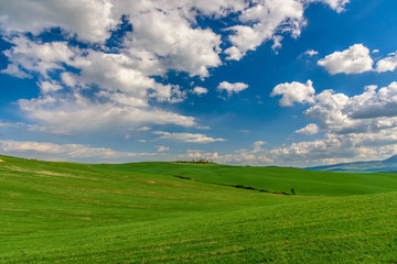 Fototapeta na wymiar View of Tuscany countryside in spring