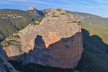 Fototapeta na wymiar Pena Aman of the natural gateway Salto de Roldan in Aragon