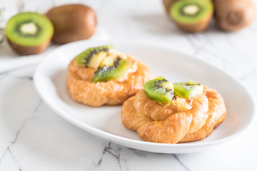 kiwi tart on plate