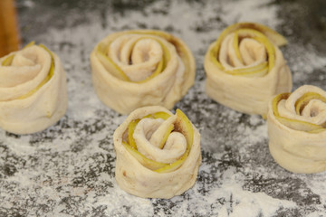 Buns with apples and cinnamon