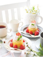 かわいいイチゴケーキでティータイム