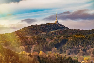 Gekscheerde toren in zonsondergangtijd, Liberec, Tsjechische Republiek