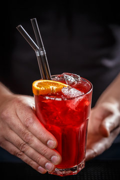 Barman serve red cocktail