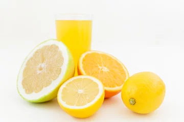 Foto op Plexiglas Natural juice of lemon, orange, mandarin, and sweetie on white background. Flat lay, top view. Fruit background © artifirsov