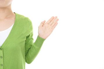 案内する女性の手