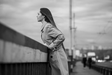 Obraz premium Girl on the bridge