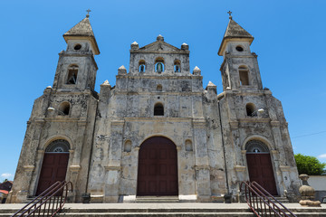Fototapeta na wymiar Façade of the Guadalupe Church (Iglesia de Guadalupe) in Granada, Nicaragua, Central America