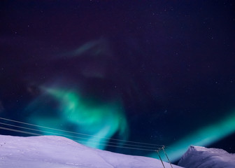 The polar Northern lights in the mountains of Svalbard, Longyearbyen, Spitsbergen, Norway wallpaper