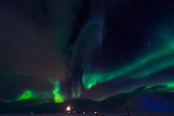 The polar Northern lights in the mountains of Svalbard, Longyearbyen, Spitsbergen, Norway wallpaper