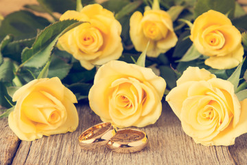 Wedding rings with yellow roses