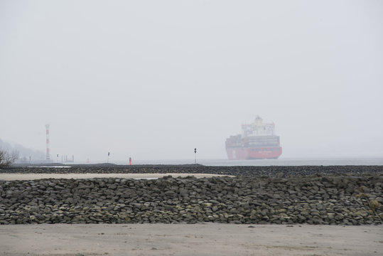 Elbe beu Nebel