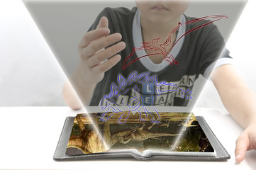 Learn about the world of dinosaurs © eaohm
