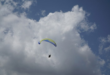 熊本県の阿蘇外輪山　観光地として有名な大観峰の上を飛ぶパラグライダー
