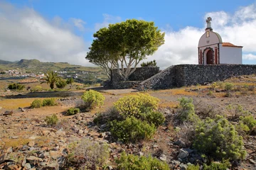 Zelfklevend Fotobehang ALAJERO, LA GOMERA, SPAIN: View of the chapel San Isodor with the village of Alajero in the background © Christophe Cappelli