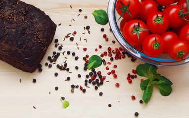 Whole wheat bread with roma tomato and pepper varieties